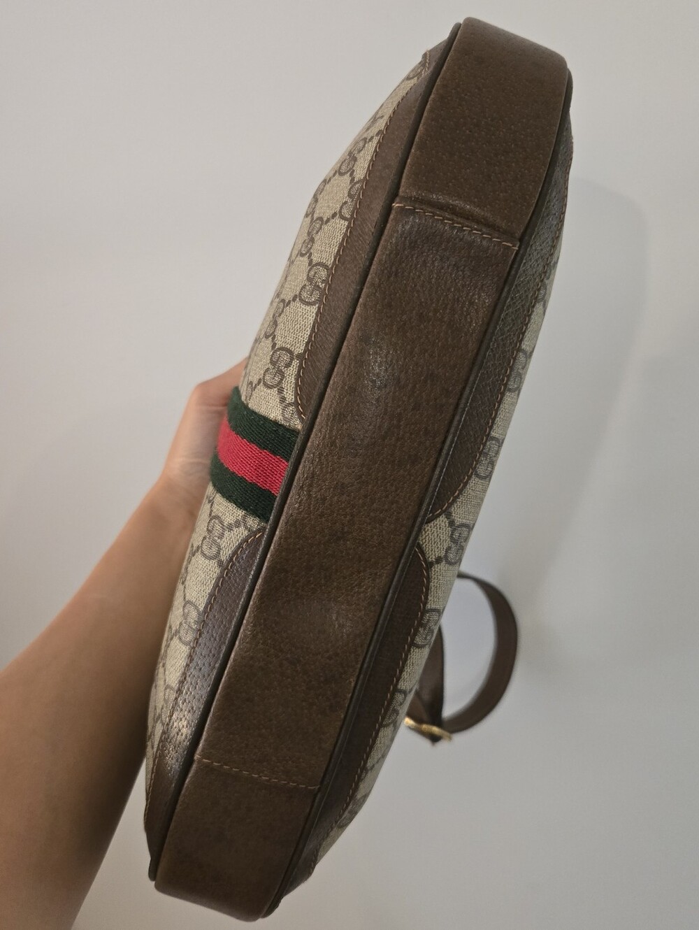 Vintage Gucci Beige GG Canvas Shoulder Bag with Brown Trim and Red/Green Web - Picture 3 of 9